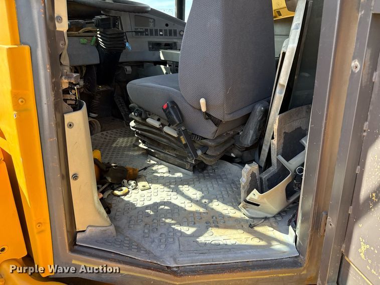 image for item ED5801 2004 Volvo A25D articulated haul truck