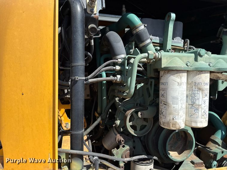 image for item ED5801 2004 Volvo A25D articulated haul truck