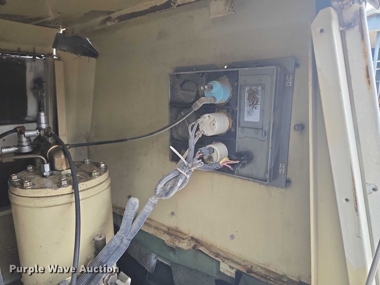 image for item EF1791 1998 Ingersoll-Rand P100WJD air compressor