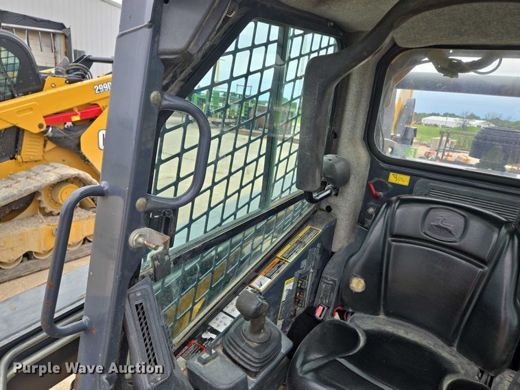 image for item EF1812 2015 John Deere 333E tracked skid steer loader