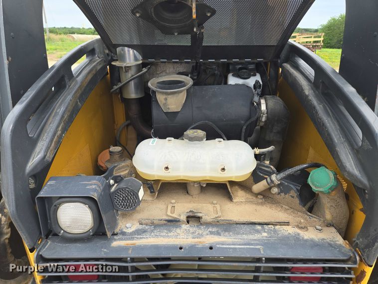 image for item EF1812 2015 John Deere 333E tracked skid steer loader