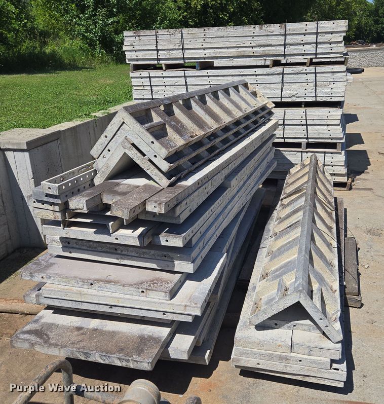 image for item EF1834 Concrete forms