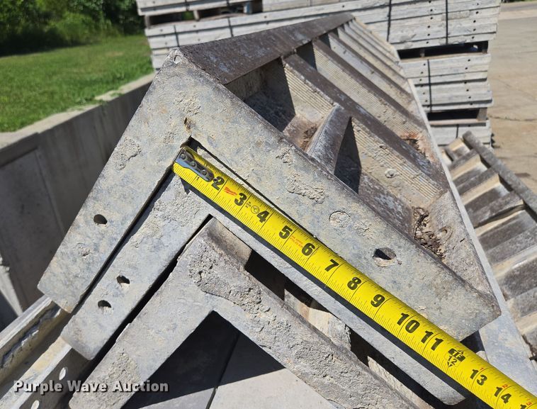 image for item EF1834 Concrete forms