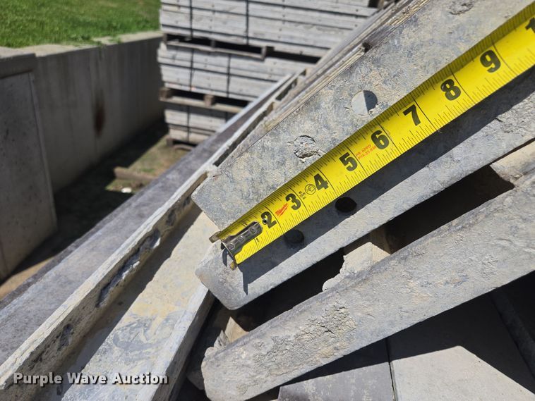 image for item EF1834 Concrete forms