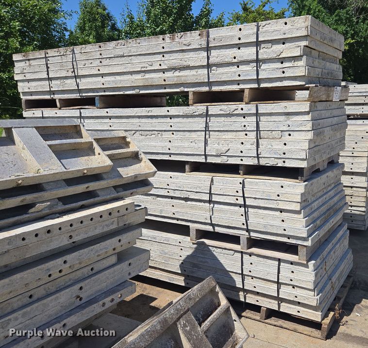 image for item EF1834 Concrete forms