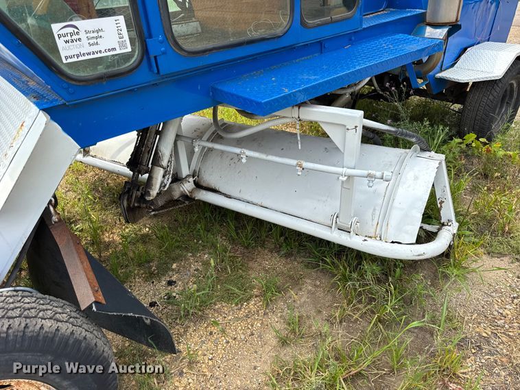 image for item EF2111 Full Vision Broom