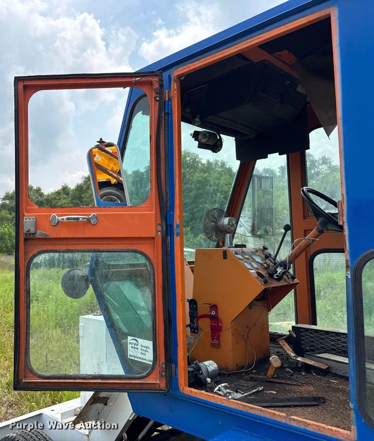 image for item EF2111 Full Vision Broom