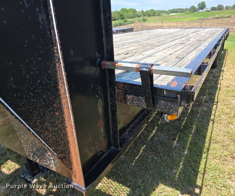 image for item EF3697 2004 Travalong equipment trailer