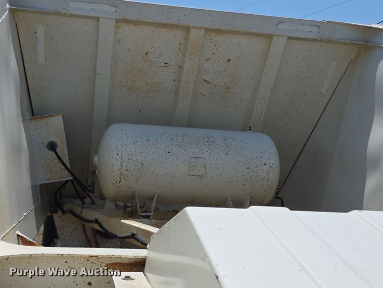 image for item EF3719 2005 Ranch bottom dump trailer