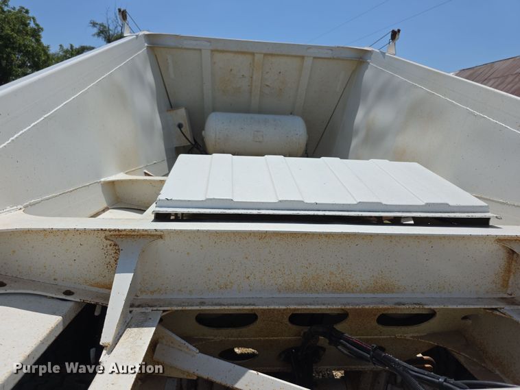 image for item EF3719 2005 Ranch bottom dump trailer