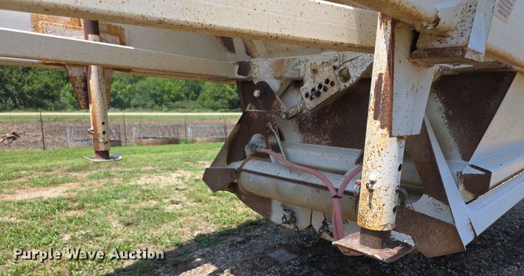 image for item EF3719 2005 Ranch bottom dump trailer