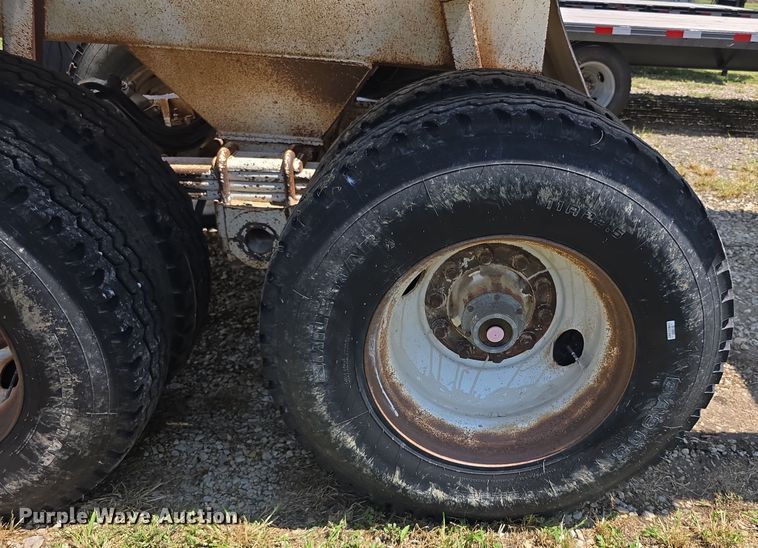 image for item EF3719 2005 Ranch bottom dump trailer