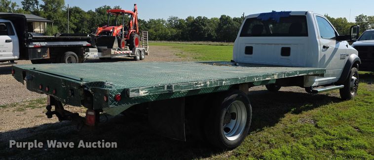 image for item EF3739 2016 Dodge  Ram 5500HD flatbed truck