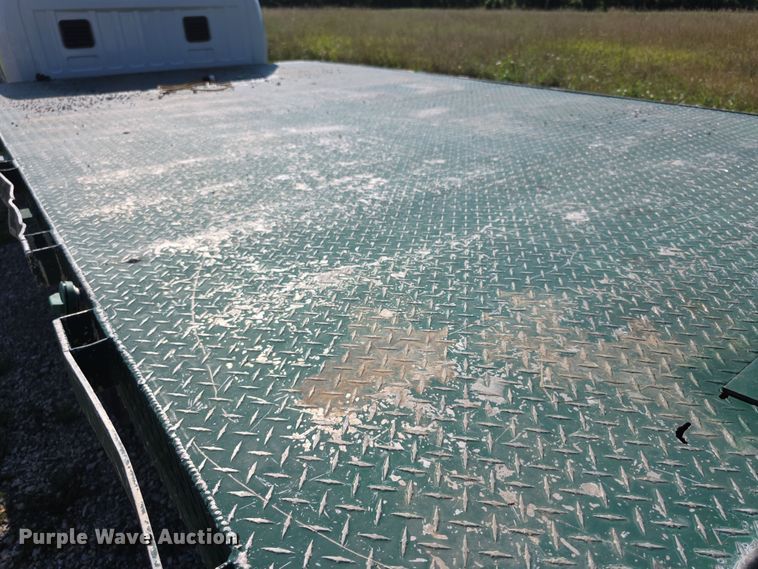 image for item EF3739 2016 Dodge  Ram 5500HD flatbed truck