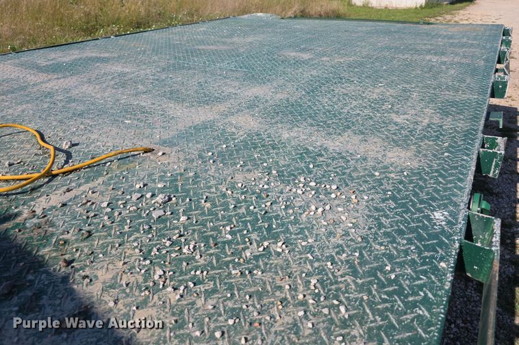 image for item EF3739 2016 Dodge  Ram 5500HD flatbed truck