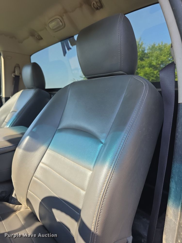 image for item EF3739 2016 Dodge  Ram 5500HD flatbed truck