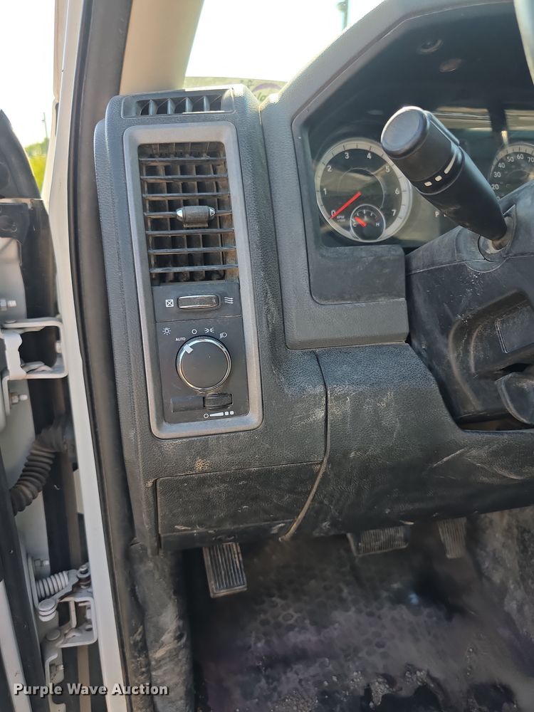 image for item EF3739 2016 Dodge  Ram 5500HD flatbed truck