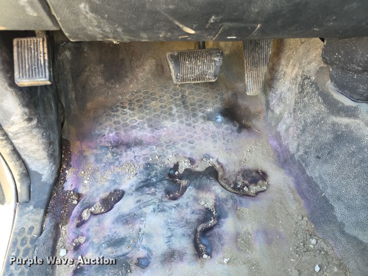 image for item EF3739 2016 Dodge  Ram 5500HD flatbed truck