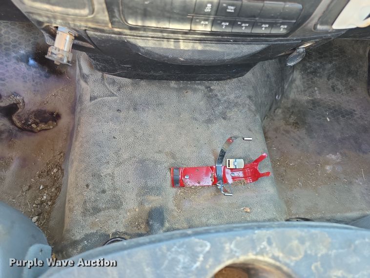 image for item EF3739 2016 Dodge  Ram 5500HD flatbed truck