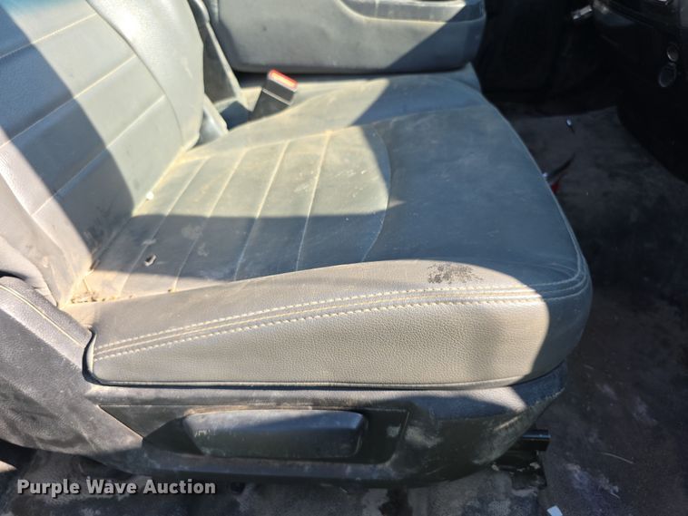 image for item EF3739 2016 Dodge  Ram 5500HD flatbed truck