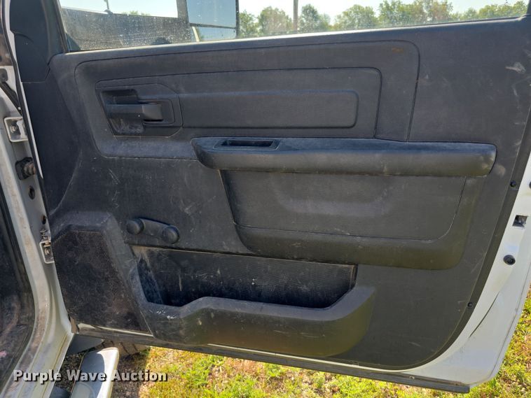 image for item EF3739 2016 Dodge  Ram 5500HD flatbed truck