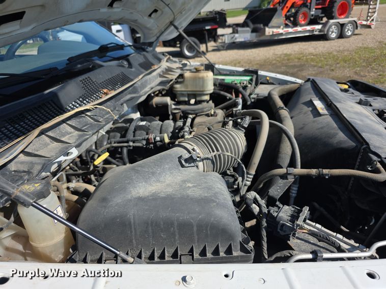 image for item EF3739 2016 Dodge  Ram 5500HD flatbed truck