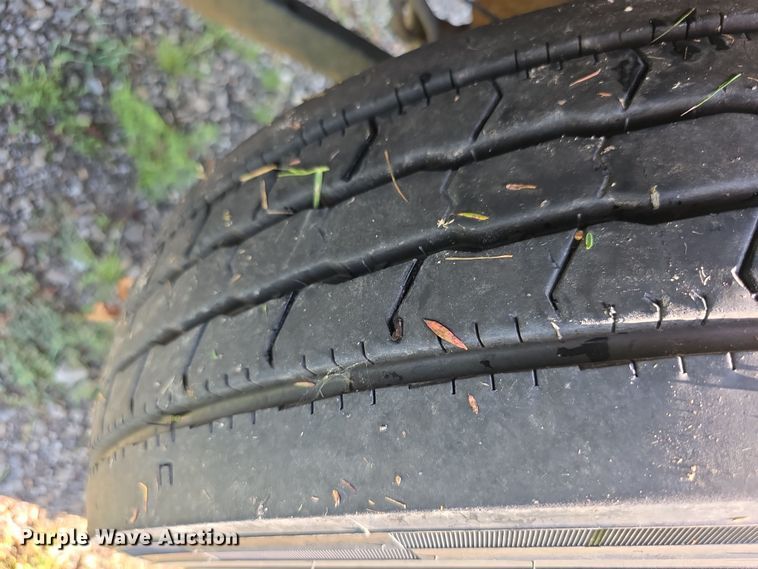 image for item EF3739 2016 Dodge  Ram 5500HD flatbed truck