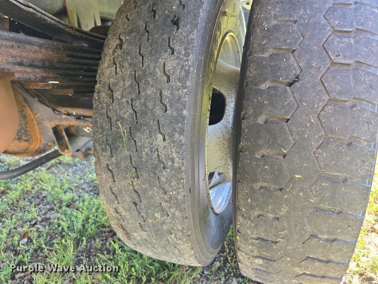 image for item EF3739 2016 Dodge  Ram 5500HD flatbed truck