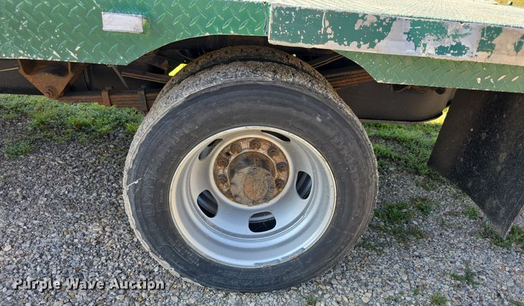 image for item EF3739 2016 Dodge  Ram 5500HD flatbed truck