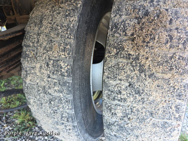 image for item EF3739 2016 Dodge  Ram 5500HD flatbed truck