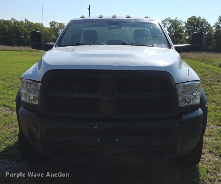 image for item EF3742 2017 Dodge Ram 5500HD truck cab and chassis