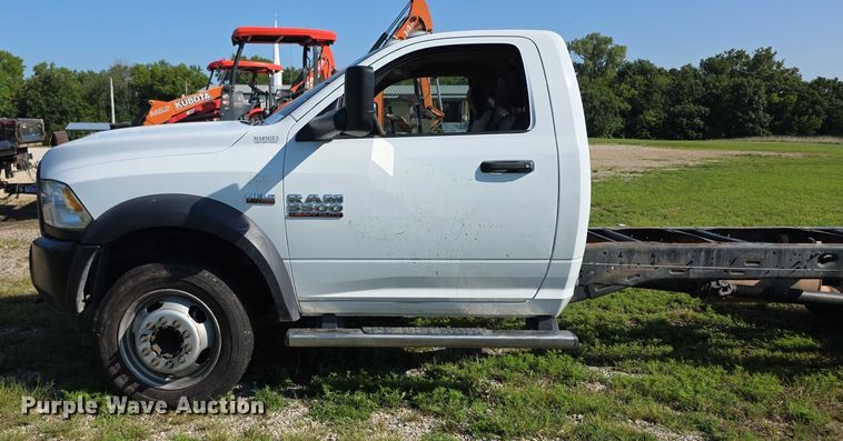 image for item EF3742 2017 Dodge Ram 5500HD truck cab and chassis