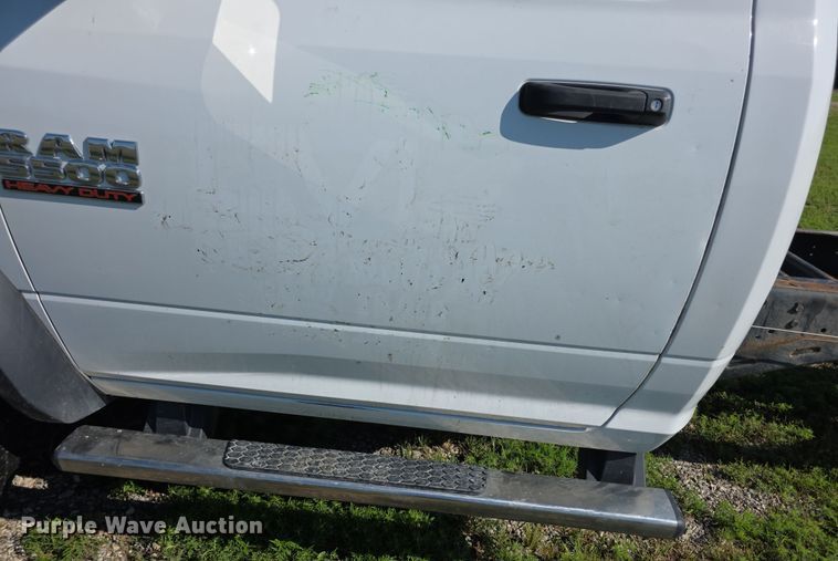 image for item EF3742 2017 Dodge Ram 5500HD truck cab and chassis