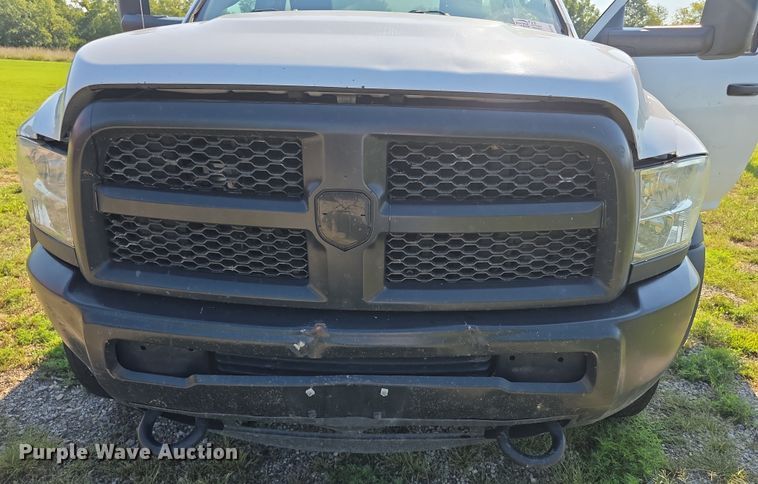 image for item EF3742 2017 Dodge Ram 5500HD truck cab and chassis