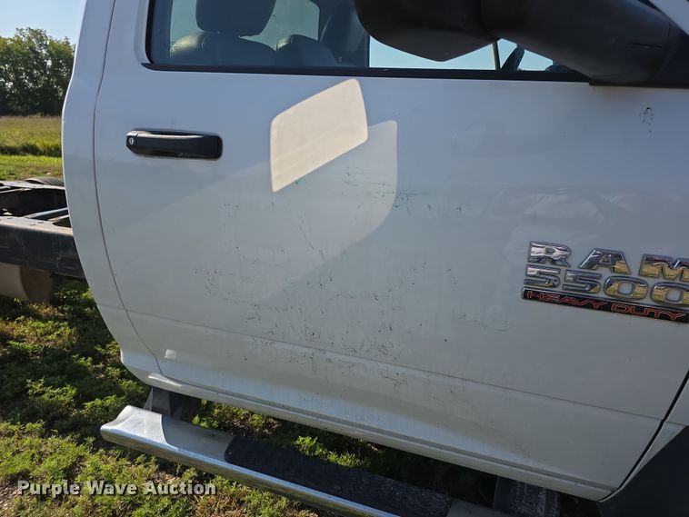 image for item EF3742 2017 Dodge Ram 5500HD truck cab and chassis