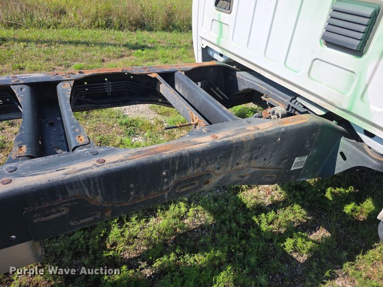 image for item EF3742 2017 Dodge Ram 5500HD truck cab and chassis