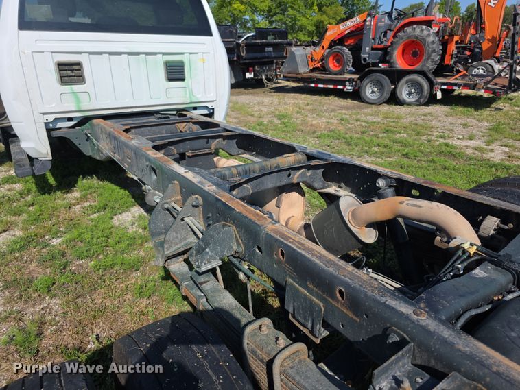 image for item EF3742 2017 Dodge Ram 5500HD truck cab and chassis
