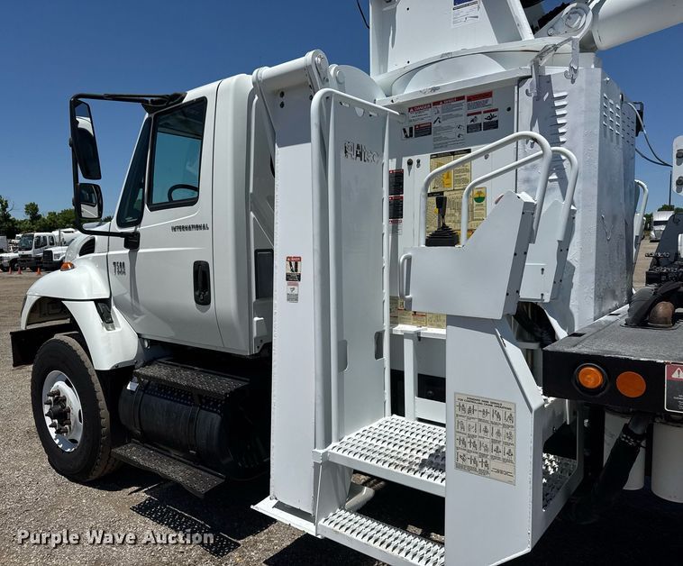 image for item EG0727 2007 International   7500 SBA crane truck