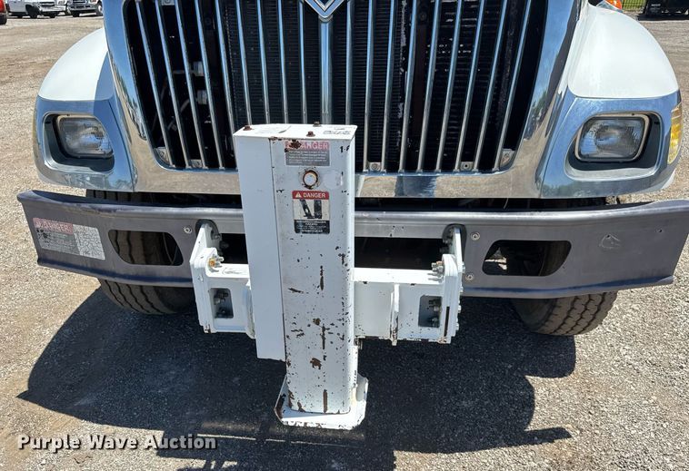 image for item EG0727 2007 International   7500 SBA crane truck