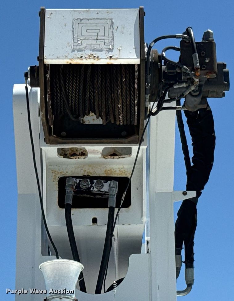 image for item EG0727 2007 International   7500 SBA crane truck