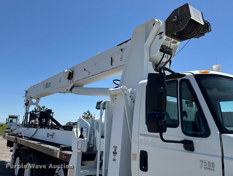 image for item EG0727 2007 International   7500 SBA crane truck