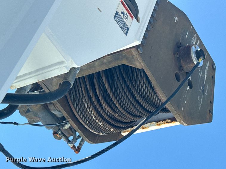 image for item EG0727 2007 International   7500 SBA crane truck