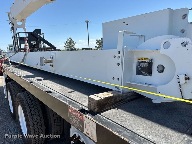 image for item EG0727 2007 International   7500 SBA crane truck