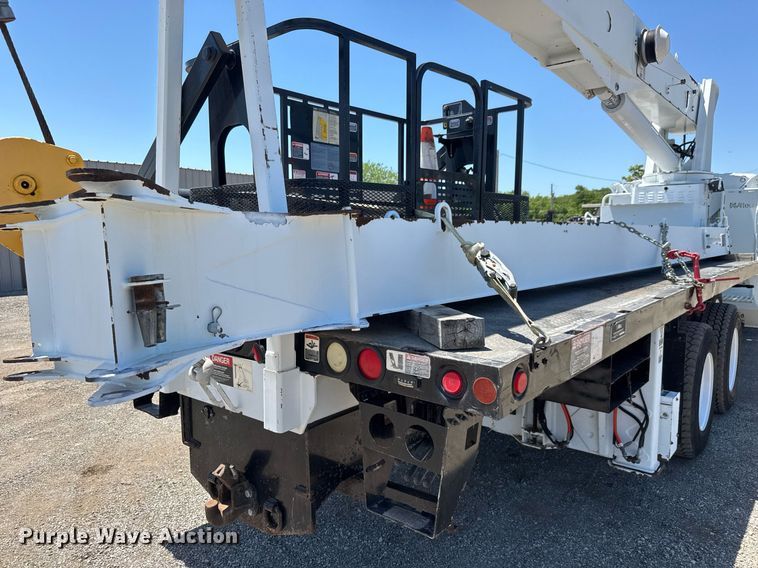 image for item EG0727 2007 International   7500 SBA crane truck