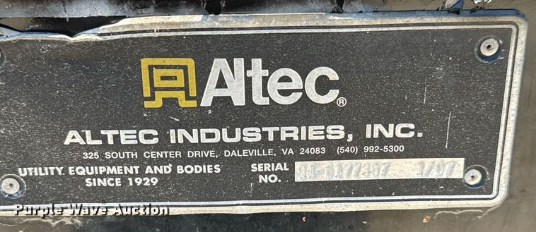 image for item EG0727 2007 International   7500 SBA crane truck