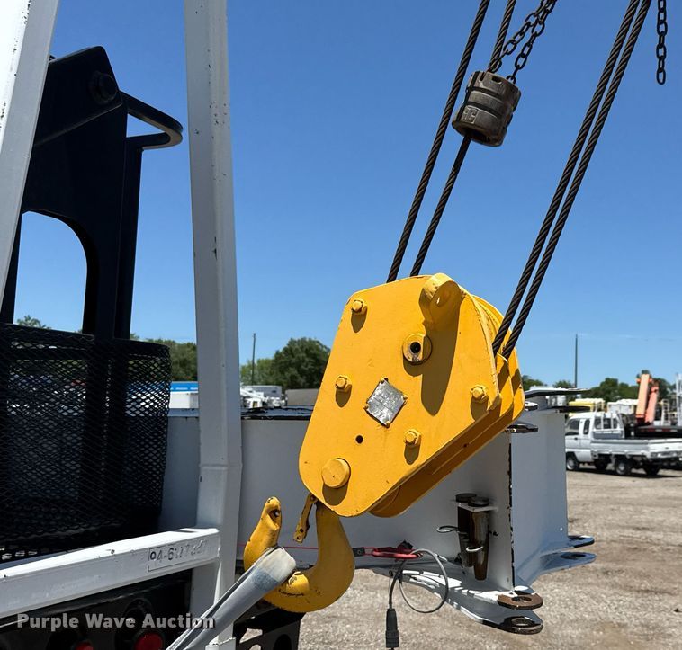 image for item EG0727 2007 International   7500 SBA crane truck