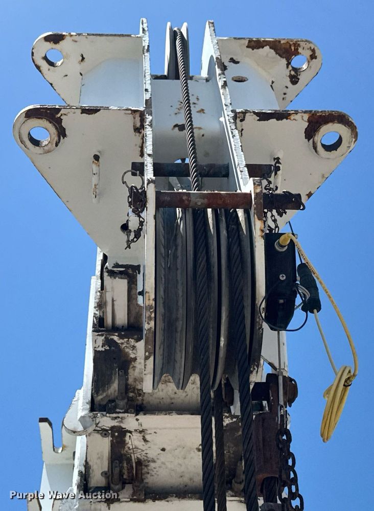 image for item EG0727 2007 International   7500 SBA crane truck