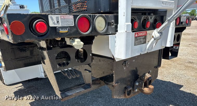 image for item EG0727 2007 International   7500 SBA crane truck