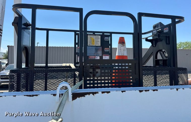 image for item EG0727 2007 International   7500 SBA crane truck