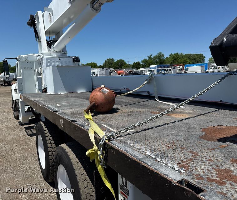 image for item EG0727 2007 International   7500 SBA crane truck